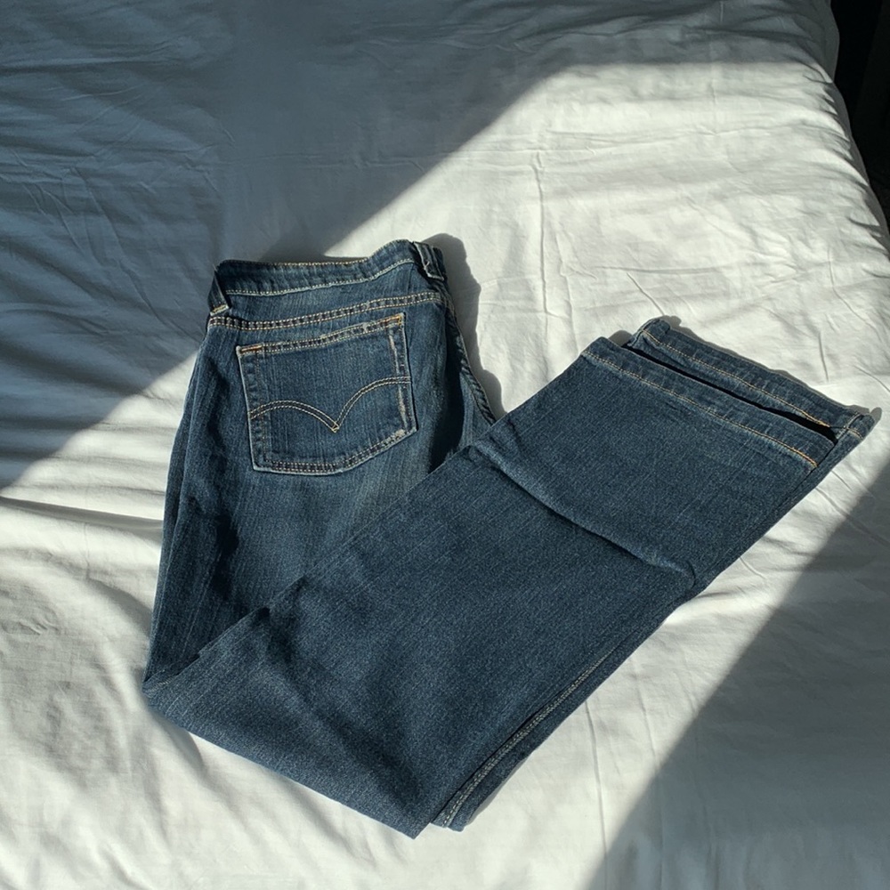 Levi’s. Low slim. Boot cut. Dark blue.